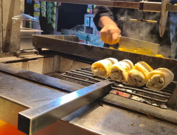 Charcoal grill at Al Zeeshan Family Restaurant, Bahadurganj